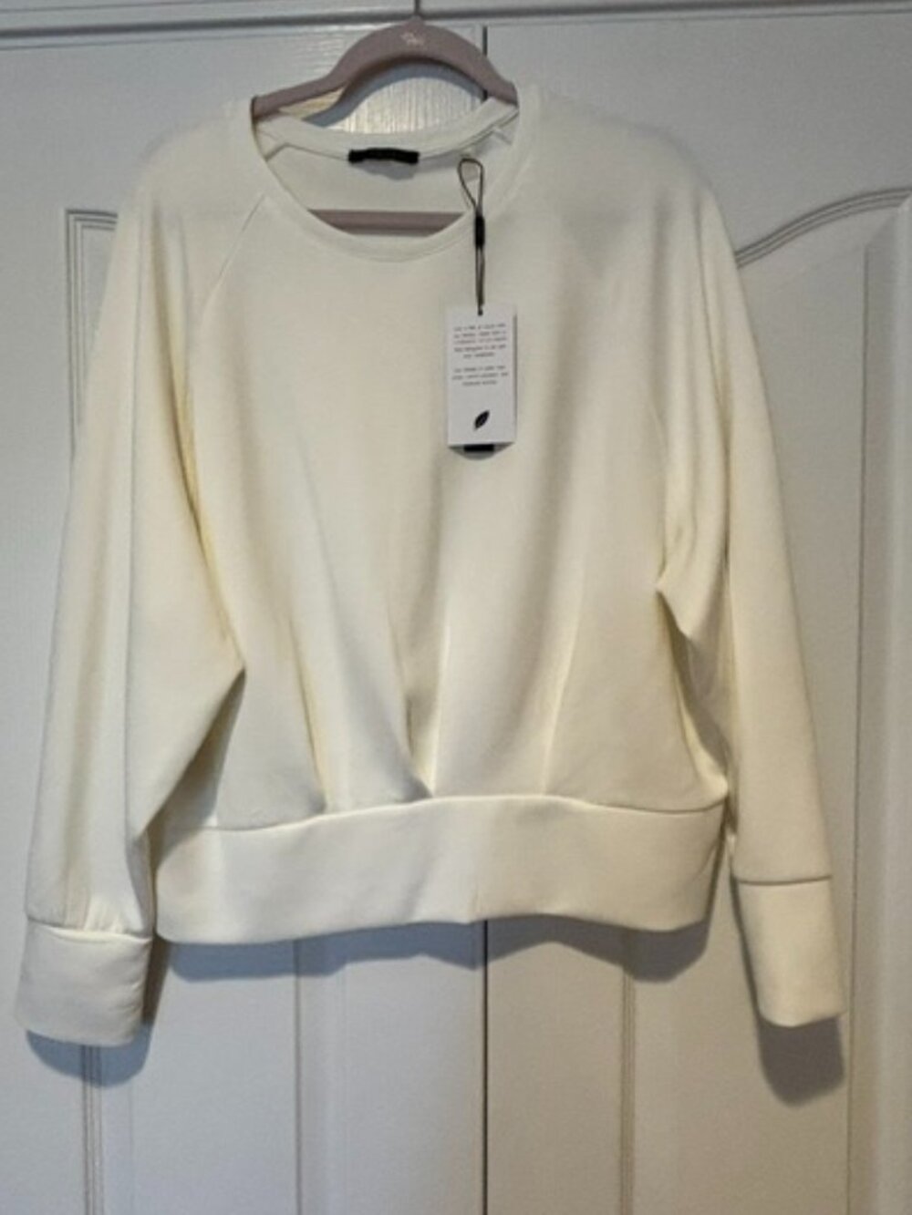 T Tahari Women's Cream Long Sleeve Crew Neck